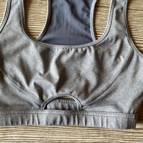 Gymshark Sports Bra Gray - Picture 2 of 10